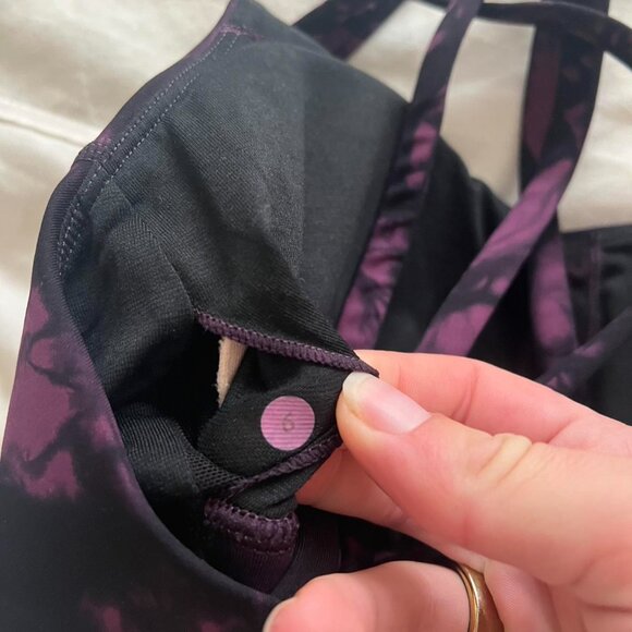 Lululemon Sports Bra Size 6 - Picture 3 of 3
